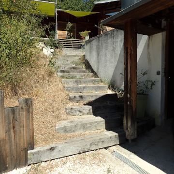 aménagement extérieur, franchissement, escalier, escalier bois, enrochement